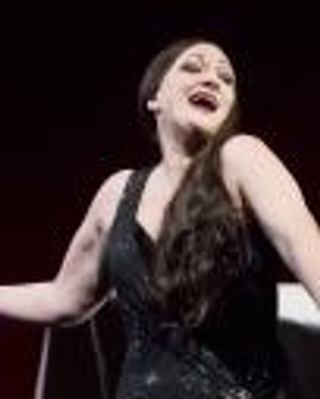 Michaela Schuster Headshot