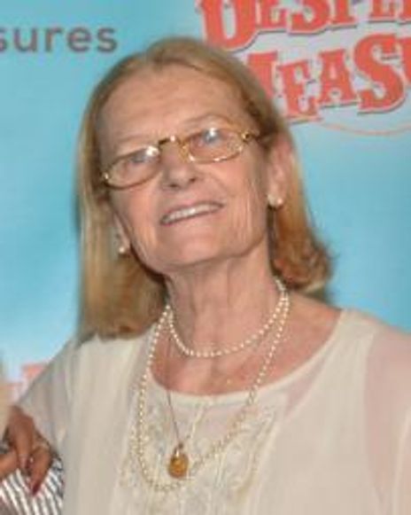 Mary Cossette Headshot