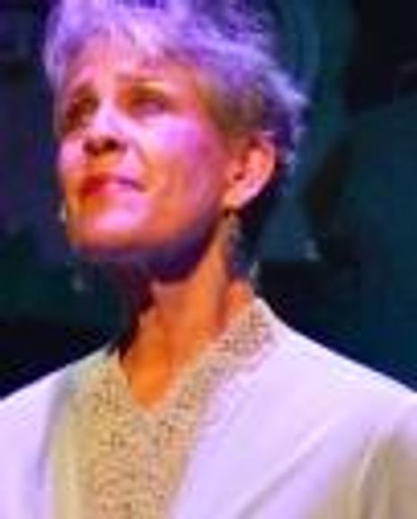 Cynthia Elek Headshot