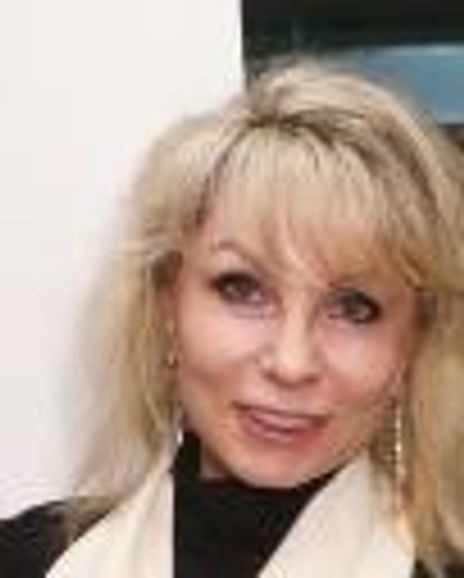 Elena Volgin Headshot