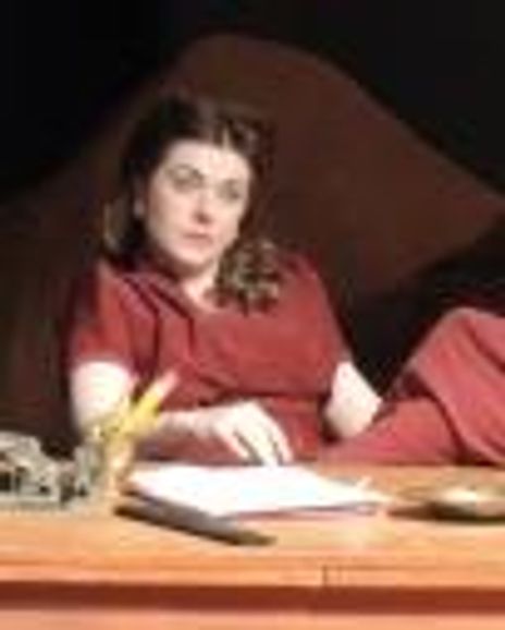 Amelia Mathews Headshot