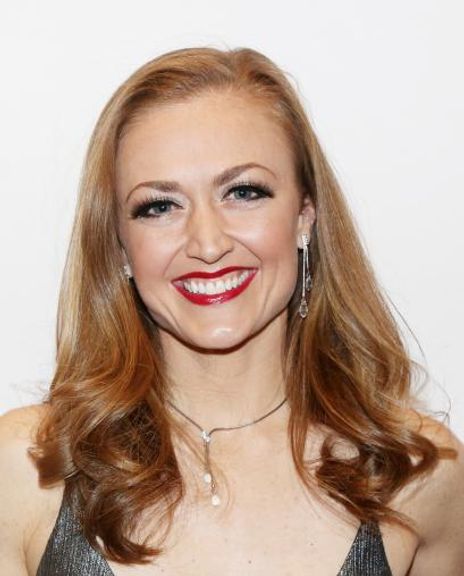 Angela Sauer Headshot