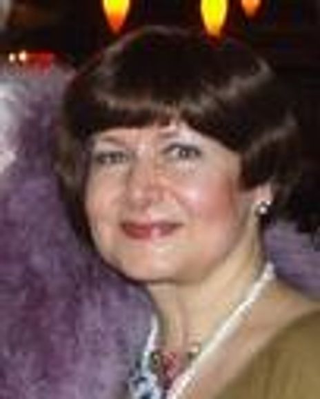 Simona Miculescu Headshot