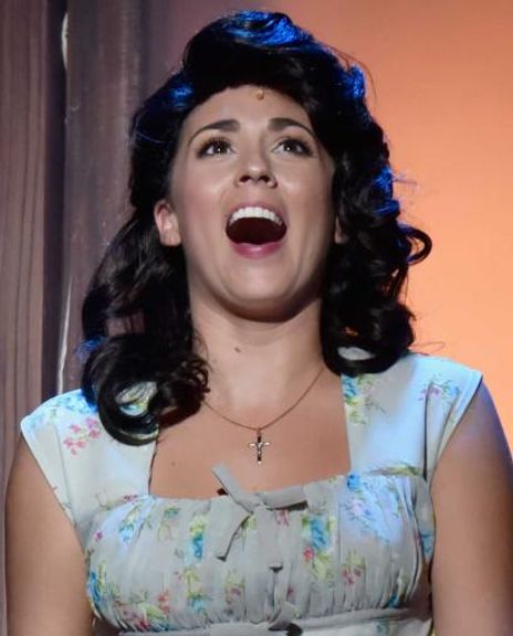 Carly Evans Headshot