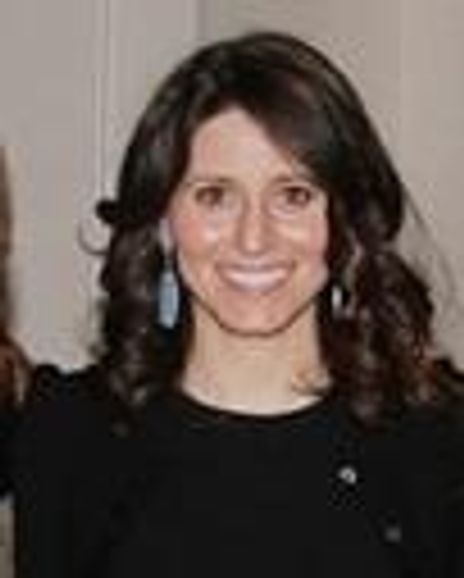 Tara Swibel Headshot