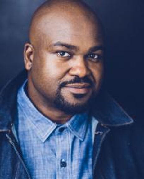 Dereks Thomas Headshot