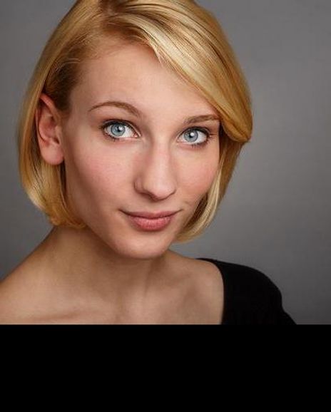 Deirdre Hansalik Headshot