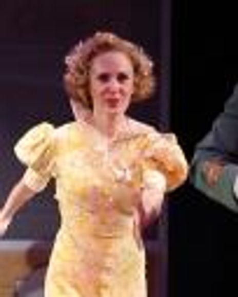 Ellen Zollezzi Headshot