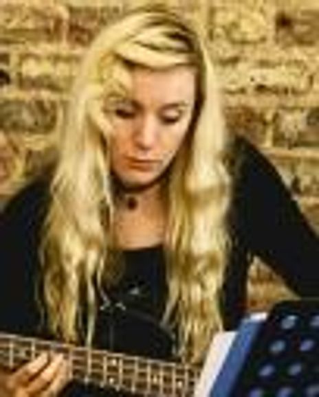 Alice Offley Headshot