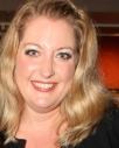 Rachel Pfeifer Headshot