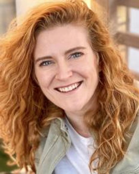 Sally Cade Holmes Headshot