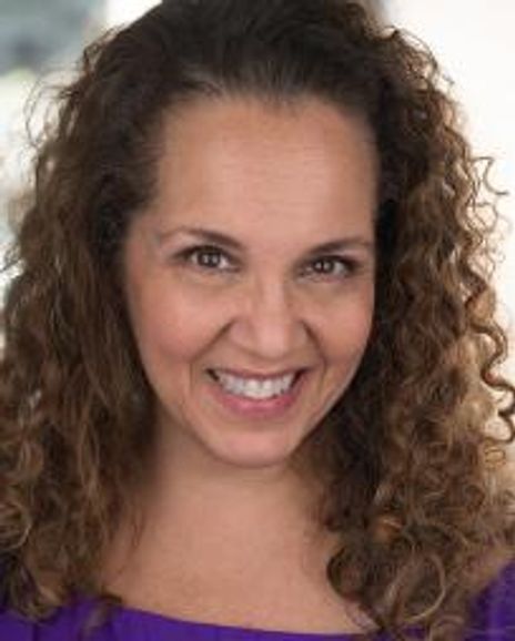 Lisa Dennett Headshot