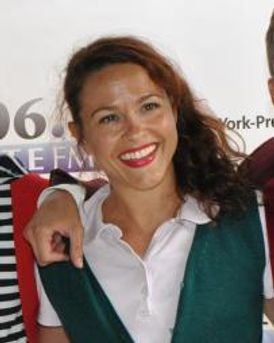 Holly Heiser Headshot