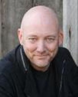 Lynn Shore Headshot