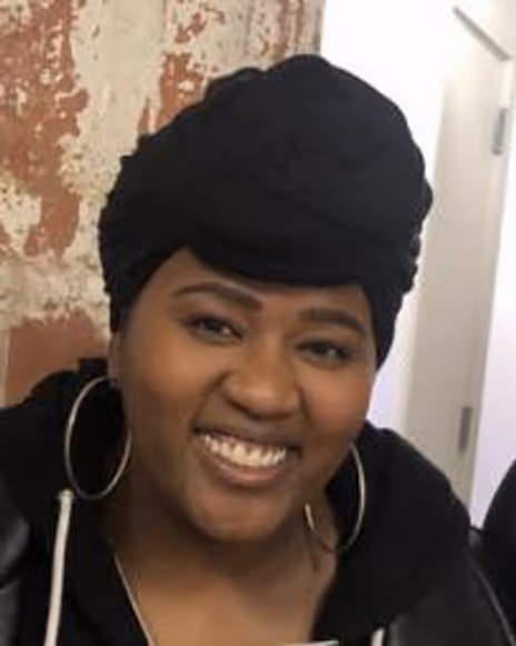 Aneesa Folds Headshot