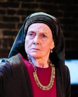 Annie Firbank Headshot