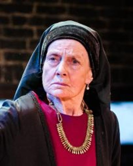 Annie Firbank Headshot