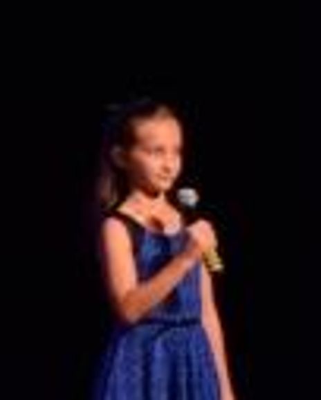 Danielle Becht Headshot