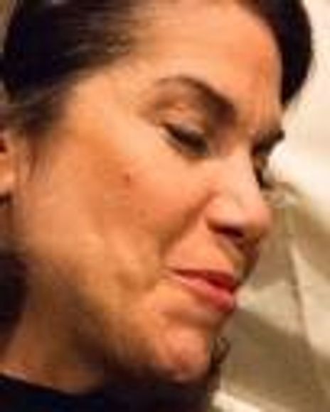 Julia MacMillan Headshot