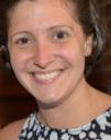 Sarah Wozniak Headshot