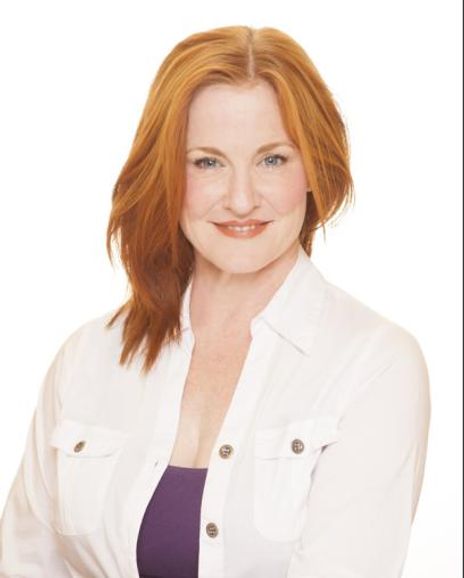 Christine Hewitt Headshot