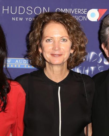 Lynn Hendee Headshot