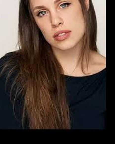 Annelise Baker Headshot