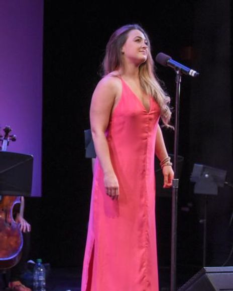 Melody Madarsz Headshot