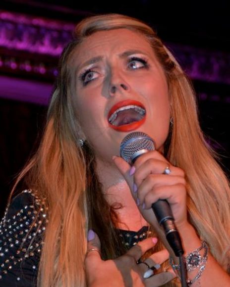 Chloe Agnew Headshot