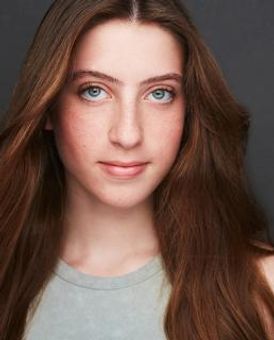 Ayla Schwartz Headshot