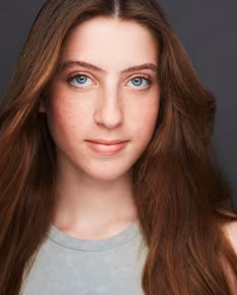 Ayla Schwartz Headshot