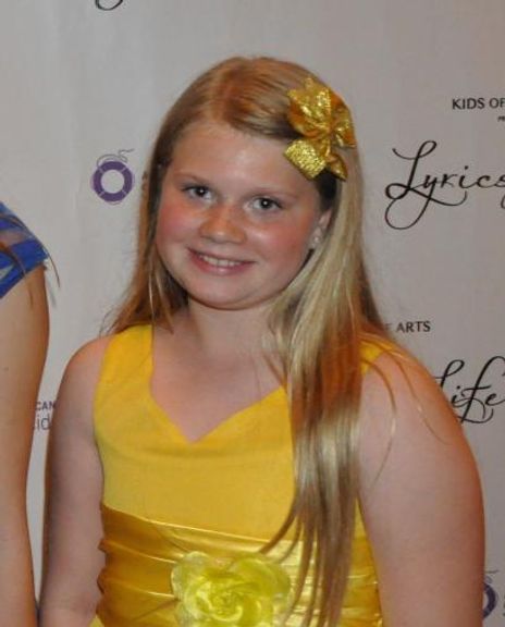 Zoe Latanision Headshot