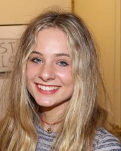 Lizzy DeClement Headshot