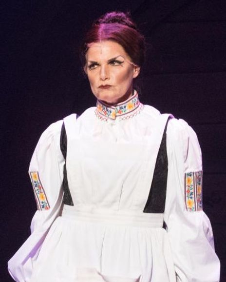 Tracy Rowe Mutz Headshot