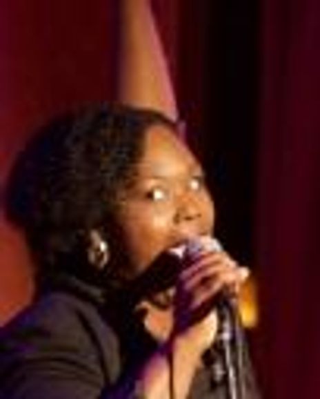 Julia Silva Headshot