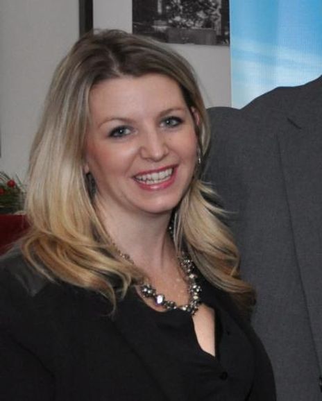 Alisha Glasser Headshot