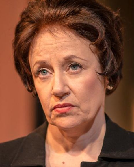 Helen Sheals Headshot