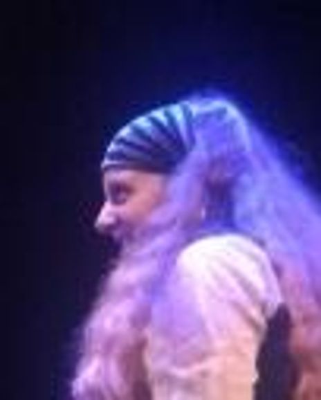 Stephanie Huber Headshot