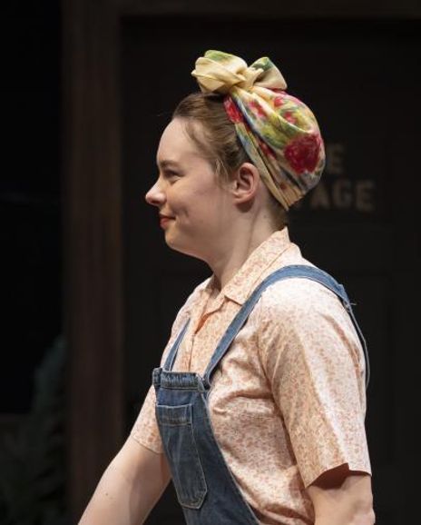 Annie Munch Headshot