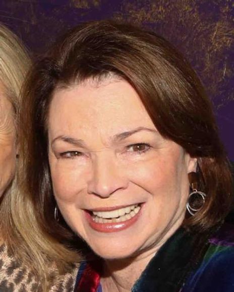 Lynn DiMenna Headshot