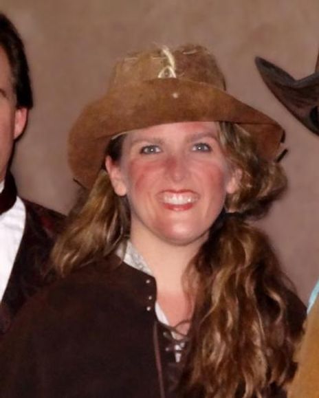 Julie Hinton Headshot