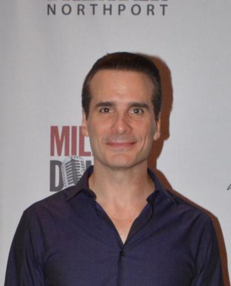 Luke Darnell Headshot