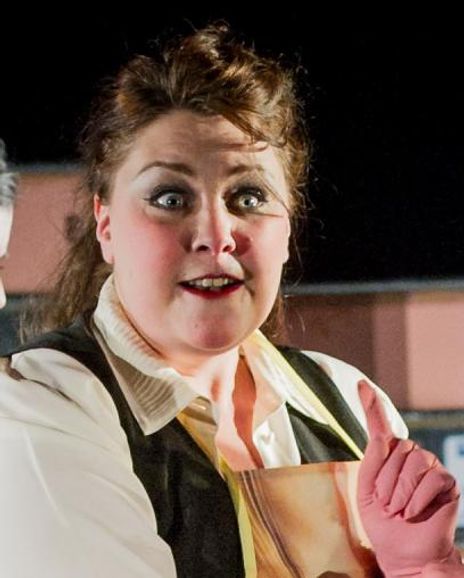 Anna Gregory Headshot