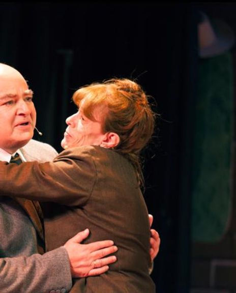 Betsy Silverman Headshot