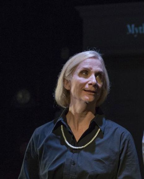 Delia Kropp Headshot