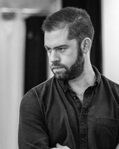 Simon Evans Headshot