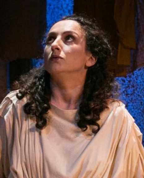 Antonia Davies Headshot