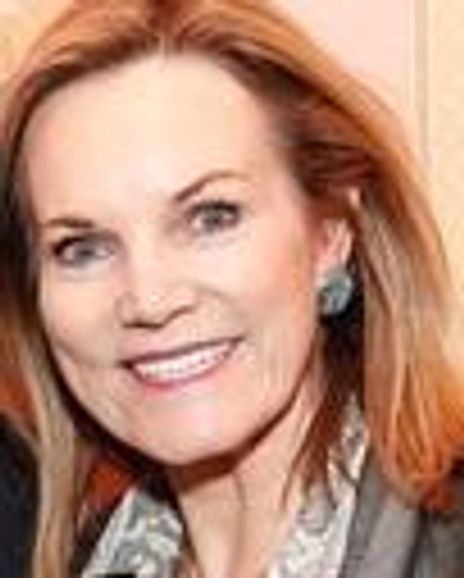 Suzanne Holmes Headshot