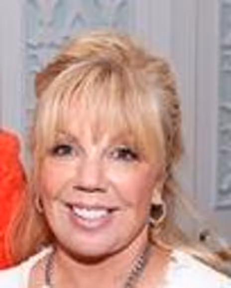 Marci Holzer Headshot