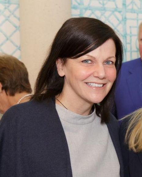 Lynne Carey Headshot